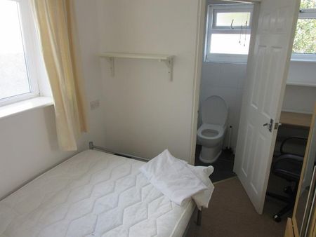 4 bedroom terraced house to rent - Photo 2