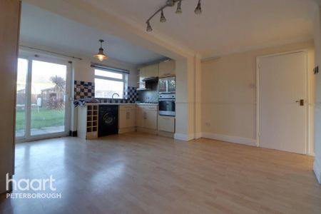 3 bedroom semi-detached house to rent - Photo 5