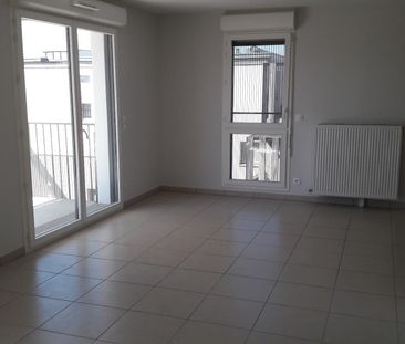 location Appartement F3 DE 74.7m² À BORDEAUX - Photo 2