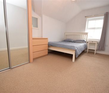 21, Manor Fold, Horsforth, Leeds, West Yorkshire, LS18 4DG - Photo 3