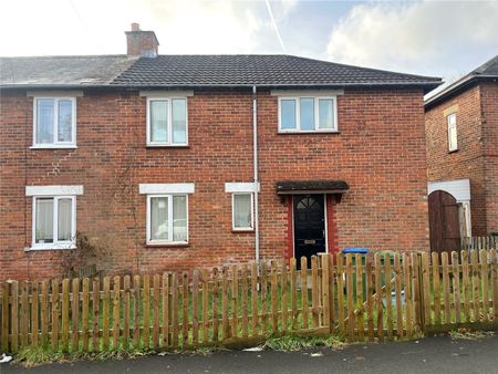 4 bedroom semi-detached house to rent - Photo 5