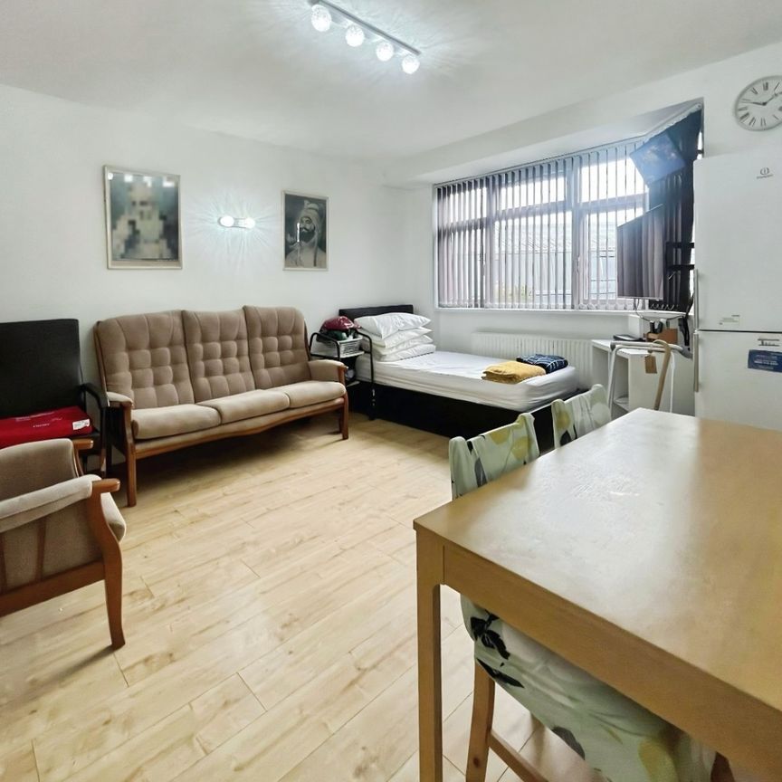 2 bedroom Flat To Let Total Size: 603 SQ FT - Photo 1