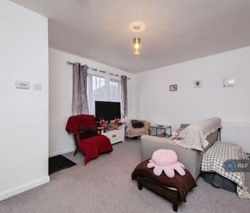 2 bedroom semi-detached house to rent - Photo 5