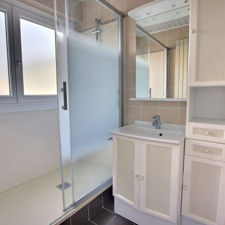 1ER MAI / T2- 54 m2- PARKING-LOGGIA-CHAUFFAGE INCLUS - Photo 3