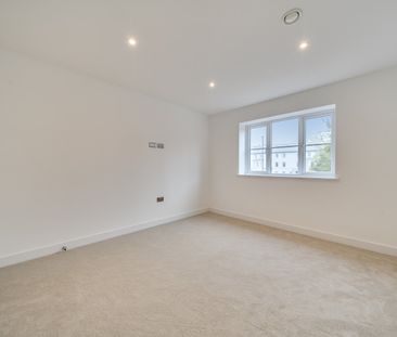 Flat to rent - Bromley Common, Bromley, BR2 - Photo 3