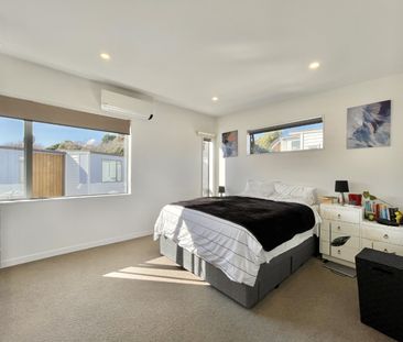 Modern 3-Bedroom Townhouse is Tawa - Photo 3