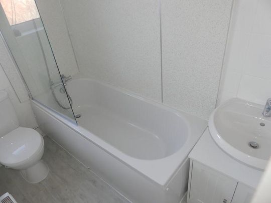 2 bedroom property to rent - Photo 1