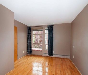 Available December 1st - Spacious 3 Bedroom Home in Kerrisdale - Photo 4