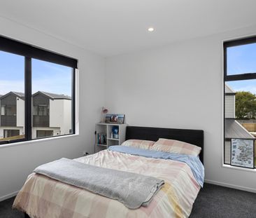 Modern 3 Bedroom Townhouse in Sydenham - Photo 4