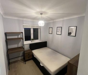 3 bedroom end of terrace house to rent - Photo 3