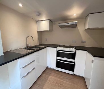 2 bed Terraced for rent - Photo 6