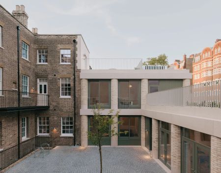 Contemporary Three-Bedroom Apartment with Private Balcony in St John’s Wood - Photo 5