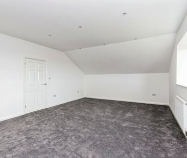 PETERBOROUGH - Photo 2