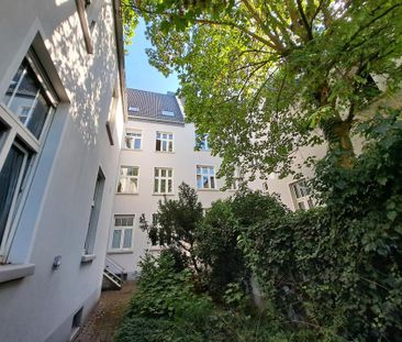 Schönes möbliertes Apartment in ruhiger Seitenstraße - Foto 1