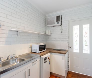 The Jetty Lake House - ALL OUTGOINGS INCLUDED - Over 55's - Photo 1