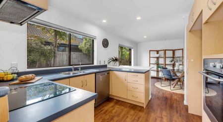 Cul-de-sac Living - Beachlands - Photo 2