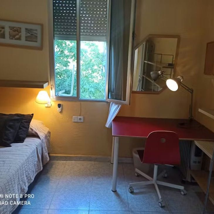 Calle Cardenal Rodrigo Castro, Sevilla, Andalusia 41005 - Photo 1