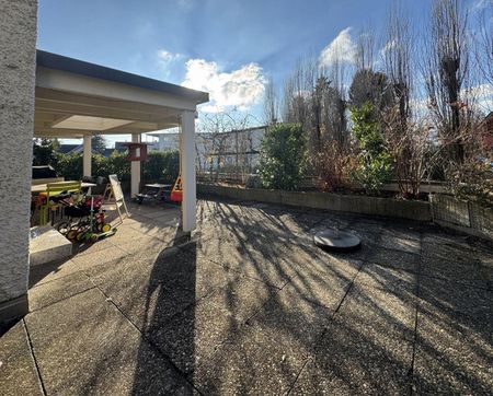 Spacious 6-room apartment with terrace and high-quality finishes - Photo 3