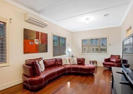 PERFECT LOCATION! - Photo 3