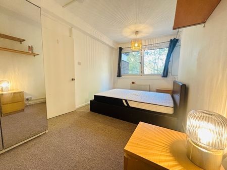 7 Bed Terraced House, Alloa Road, SE8 - Photo 4