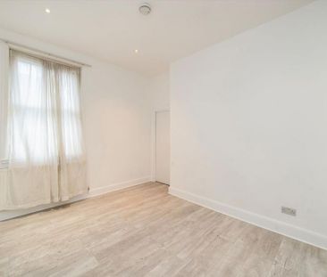 3 bedroom flat to rent - Photo 3