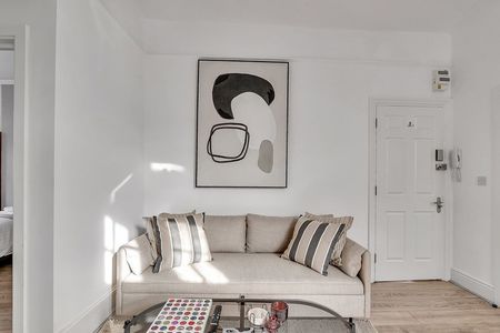 Kensington High Street - Photo 4