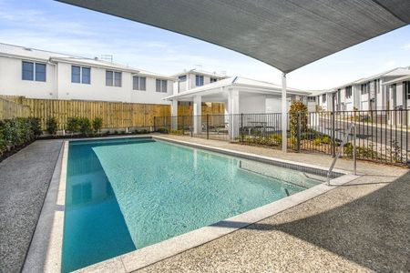 3 Bedroom Townhouse - Photo 2