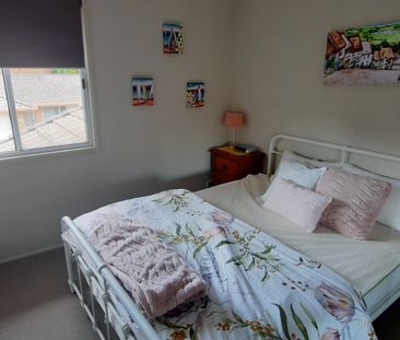 ROBINA LAKESIDE - Fully Furnished - Photo 3