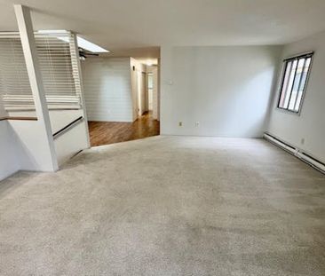 Lovely Unit – Convenient Location! - Photo 5