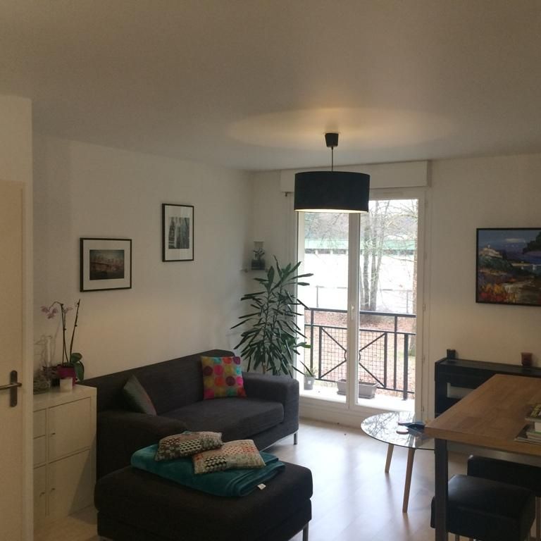 Appartement lumineux avec 2 chambres situé au 1er étage, dans une résidence calme - Photo 1