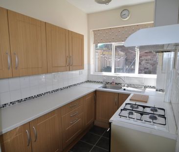 2 bed Terraced - To Let - Photo 5