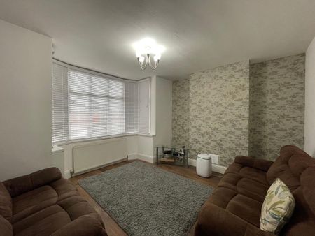 3 bedroom semi-detached house to rent - Photo 4