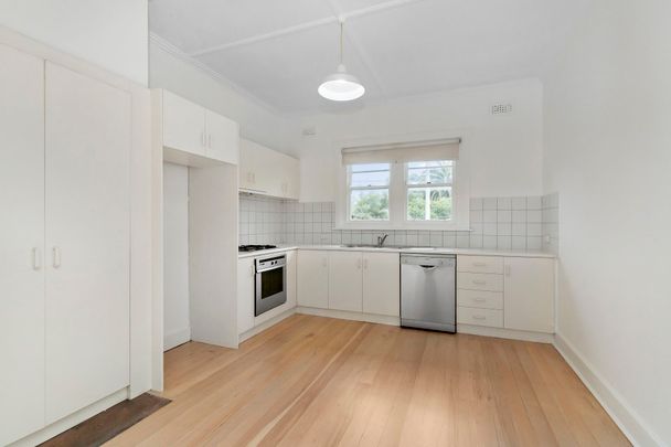 Unit 2/1a Oban Road, South Yarra. - Photo 1