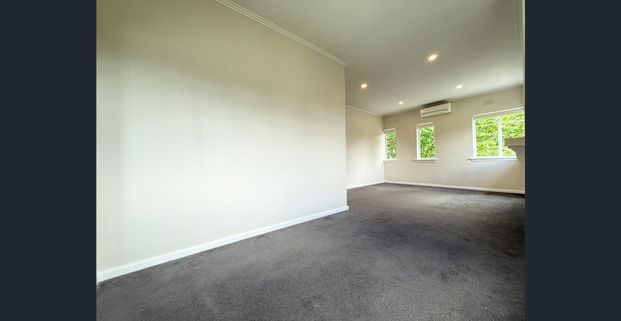 Modern Comfort and Convenience in a Blue-Chip Camberwell Pocket - Photo 1