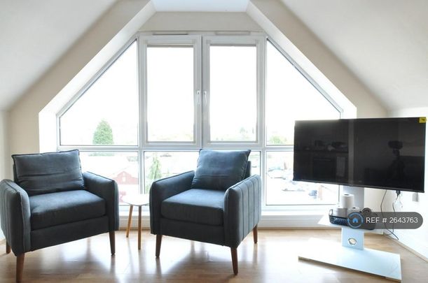 2 bedroom penthouse to rent - Photo 1