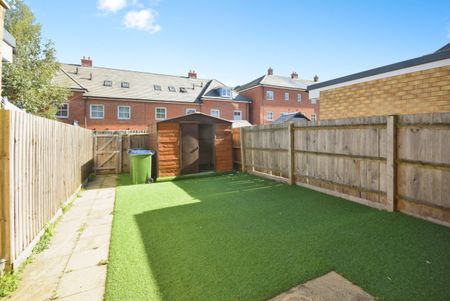 4 bedroom terraced house to rent - Photo 3
