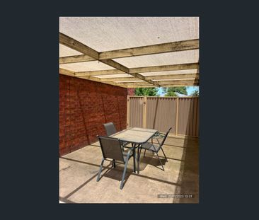 2 bedroom + study or 3rd Bedroom - Central Townhouse - Photo 3