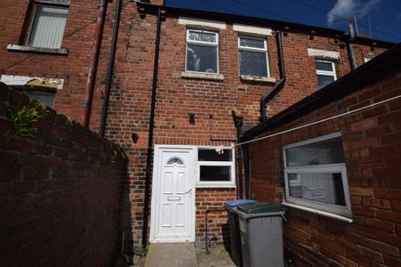 3 bedroom terraced house to rent - Photo 4