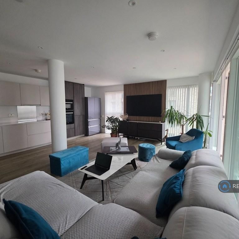 1 bedroom in a house share to rent - Photo 1