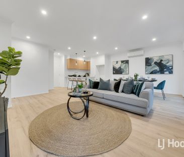 Spacious, Stylish & Perfectly Located in Central Dandenong - Photo 3