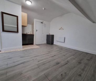 Studio to rent - Photo 6