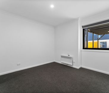 Modern 2-Bedroom Townhouse with Reverse Living & Balcony - Photo 3
