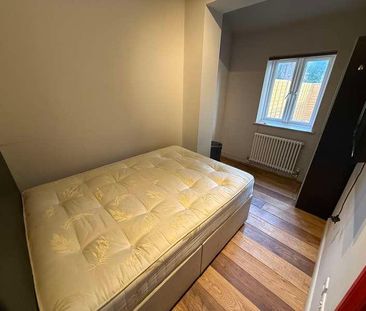 Suffolk Avenue, SO15 - Photo 3