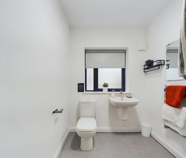 1 bedroom in a house share to rent - Photo 3