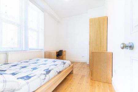 8 bedroom terraced house to rent - Photo 2