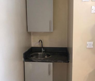 Studio to rent - Photo 5