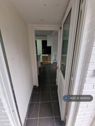 4 bedroom detached house to rent - Photo 1