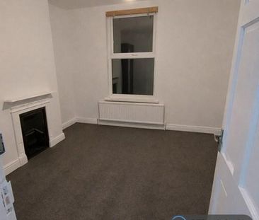 3 bedroom end of terrace house to rent - Photo 3