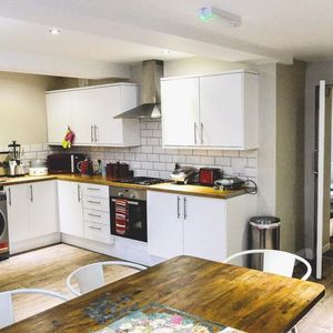 5 bedroom apartment to rent - Photo 2