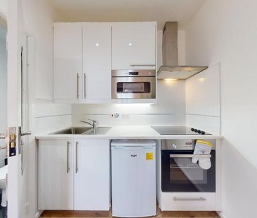 Studio to rent - Photo 2